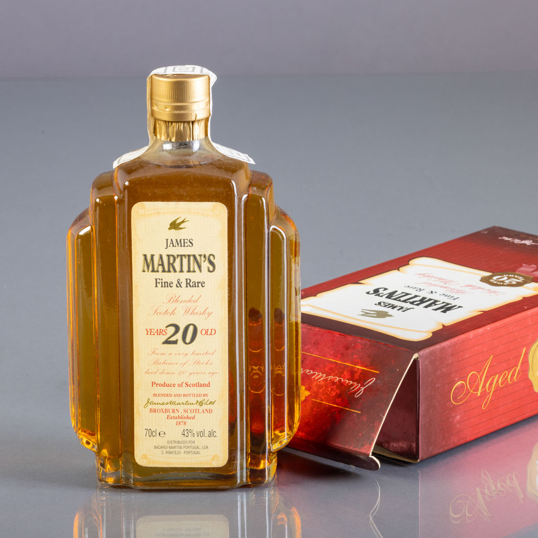 2022 | 5º Leilão Presencial: ‹439.› WHISKY JAMES MARTIN'S 20 ANOS